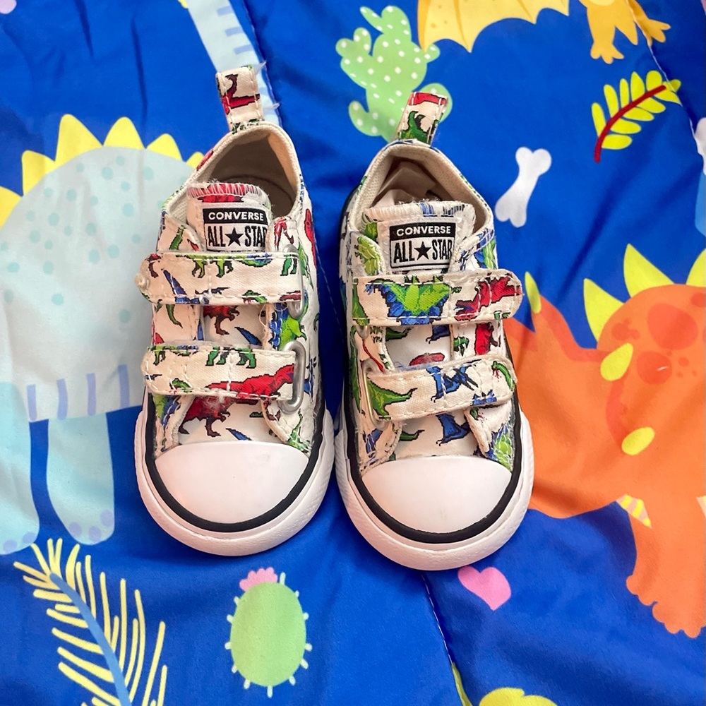 Converse Dino print low top sneakers for toddler